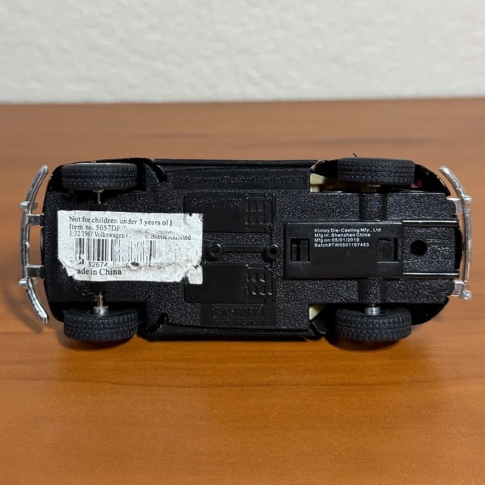 Kinsmart 1967 Volkswagen Beetle 1/32 Diecast Pull Back Black Hippie Car Bug